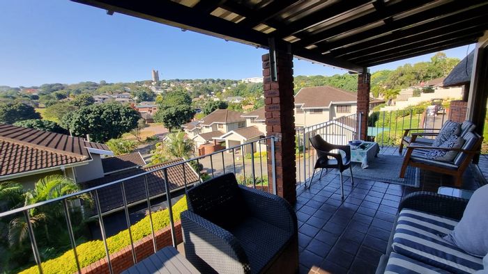 For Sale: Sunningdale Townhouse with pool, tennis courts, and secure parking.