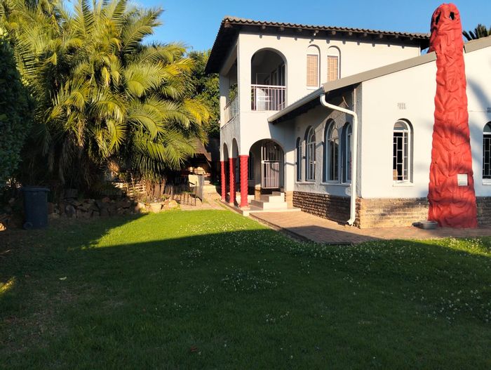 For Sale: Glen Marais House with pool, office, bar, and 24-hour security.