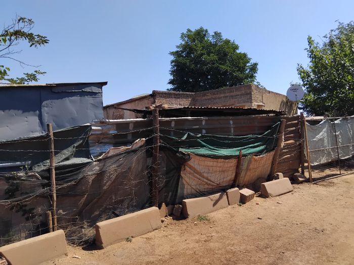 House for sale in Duduza, ideal for family or business opportunities.