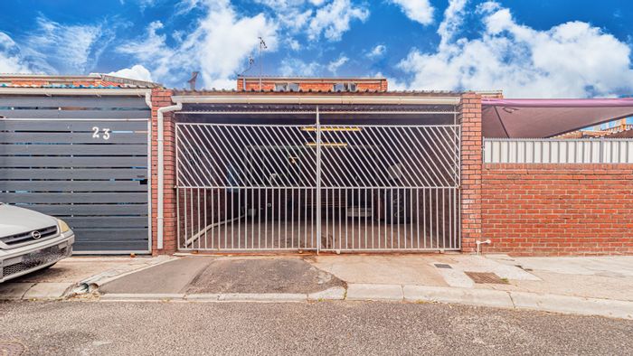 Westridge House For Sale: 3 bedrooms, private courtyard, open kitchen, ample storage.