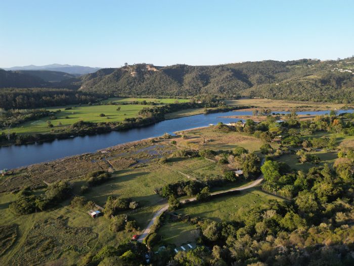 Eastford Farm For Sale: 5 hectares, riverfront, borehole, solar power, guest cottage.