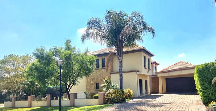 House for Sale in Blue Valley Golf Estate: 4 Bedrooms, 3 Bathrooms, Scenic Views.