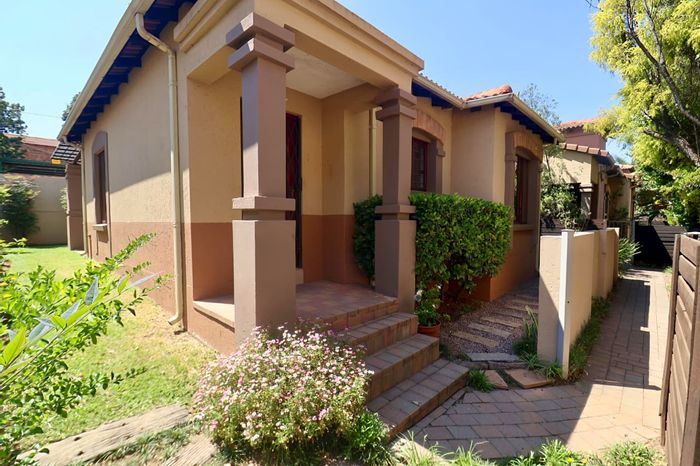 For Sale: 2-Bedroom Apartment in Douglasdale with garden, pool, and tennis court.