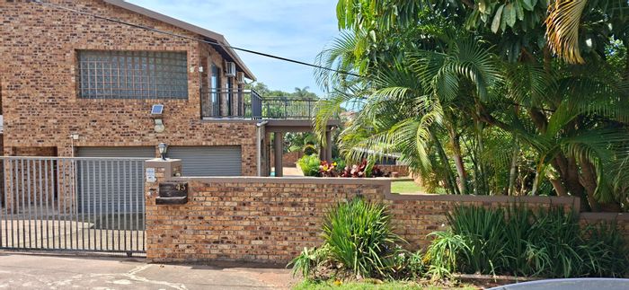Blythedale Central House For Sale: 3 bedrooms, pool, garden, ocean views.