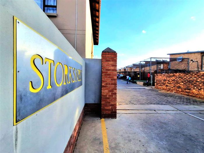 For Sale: 3-Bedroom Apartment in Albertsdal with Secure Parking and Communal Amenities.