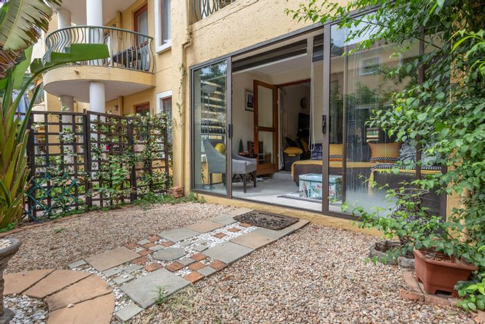 Ground-Floor Apartment in Sundowner with Private Garden and 24-hour Security To Rent.