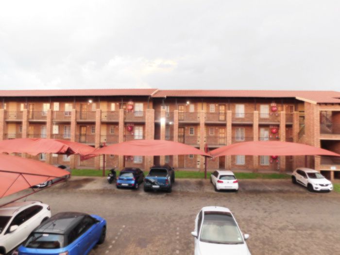 2 Bedroom Apartment in Comet To Rent with secure yard and private balcony.