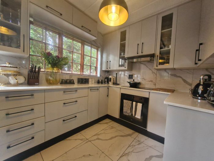 For Sale: House in Dayanglen with pool, granny flat, and solar power.