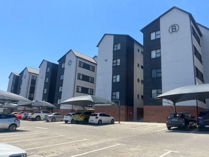 South Hills Apartment To Rent: 2 Bed, open plan, near amenities and transport.