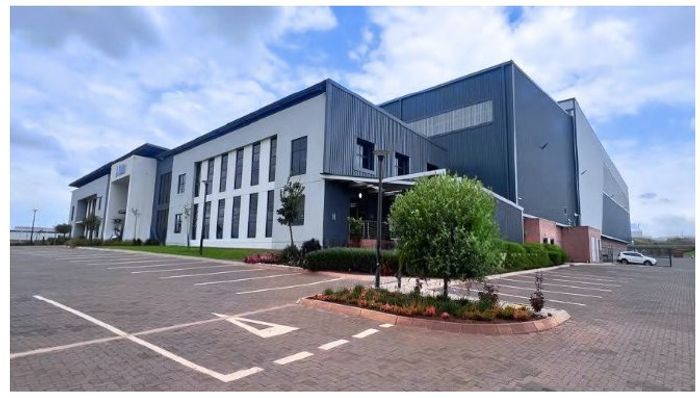 Industrial Unit To Rent in Olifantsfontein: 9,725 m² with dedicated yard and security.