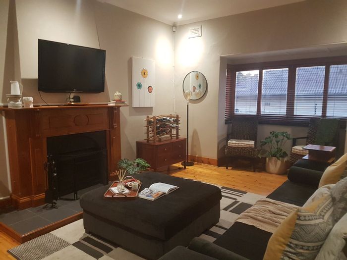 Kensington House For Sale: 3 Bedrooms, 2 Bathrooms, Double Garage, Garden, Bachelor Pad.