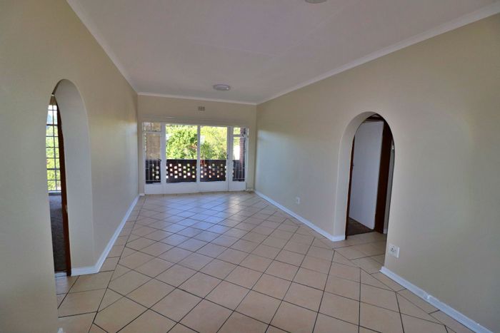 For Sale: 2-Bedroom Apartment in Symhurst with Balcony and Secure Parking.