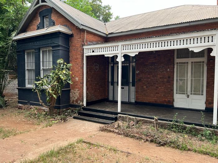 For Sale: House in Jeppestown with 4 bedrooms, ample parking, and large stand.