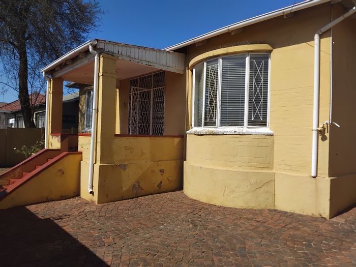 Kensington House For Sale: 3 Bedrooms, Granny Flat, Braai Area, Ample Parking.