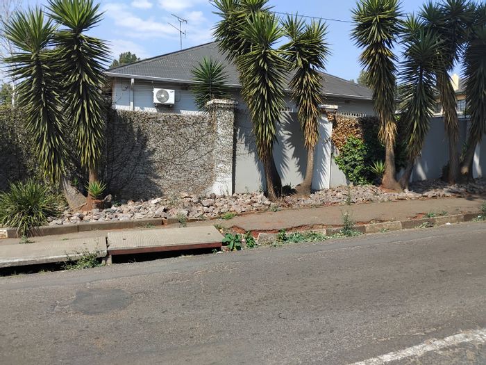 Kensington House For Sale: 3 Bedrooms, bachelor flatlet, double garages, secure parking.