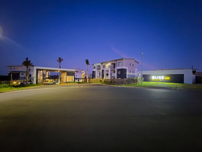 North Point Apartment For Sale: 3 beds, private garden, clubhouse, pool access.