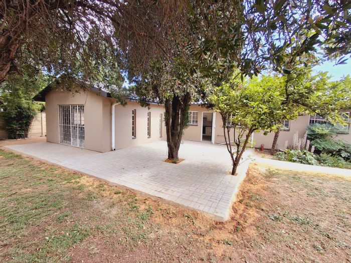 For Sale: House in Vaalpark with 3 bedrooms, large garden, and garage.