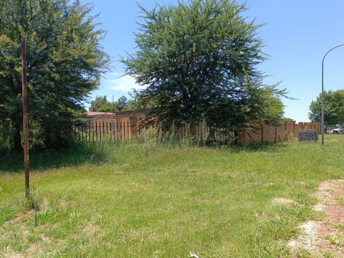 For Sale: Doringkruin House, 1545 m² land, build your dream home.