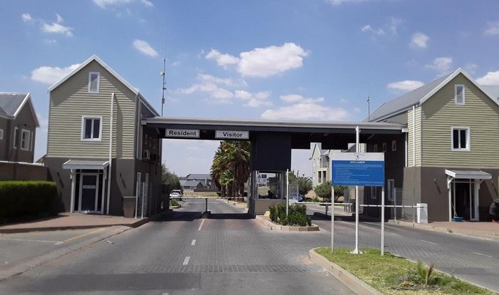 For Sale: Apartment in Riverspray Lifestyle Estate with river access, clubhouse, and amenities.