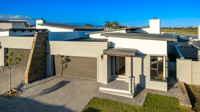 House To Rent in Eden Residential Estate: 3 beds, garden access, built-in braai.