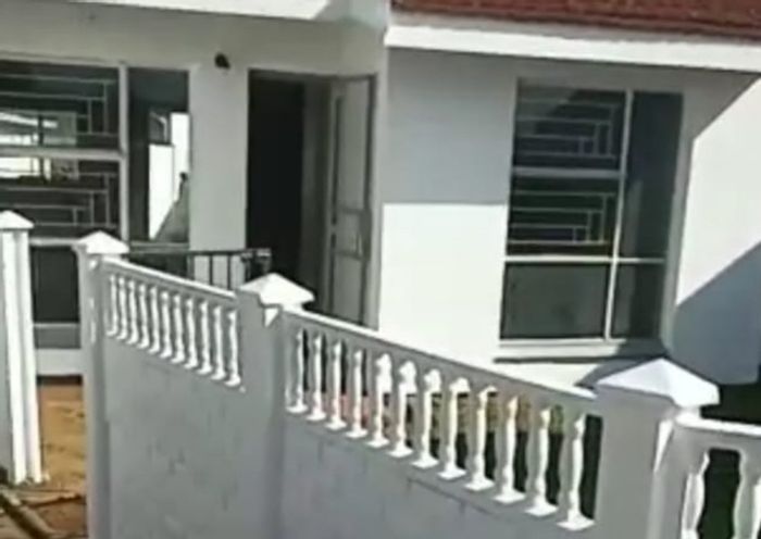 For Sale: Townhouse in Witbank Ext 41 with 3 beds, garage, private garden.