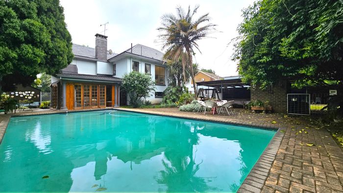 Five-bedroom house in Three Rivers with garden, bar, study, and garages for sale.