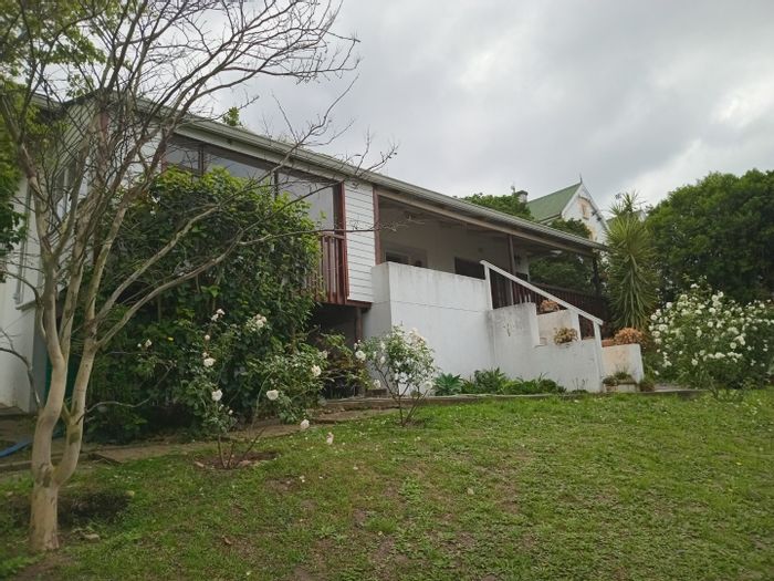 House for Sale in Knysna Central: 2-bed, flatlet, lagoon views, garden space.