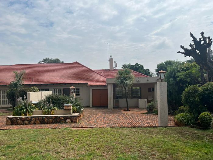 For Sale: Spacious 3-bedroom house with cottages in Bedfordview Central, ideal investment.