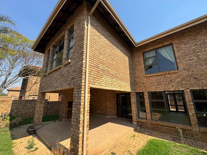 For Sale: 5-Bedroom House in Amberfield Valley with Office, Garden, and Security.