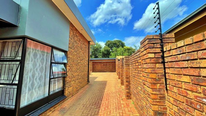 To Rent: 2.5 Bedroom Townhouse in Monument Park with secure boom-gated access.