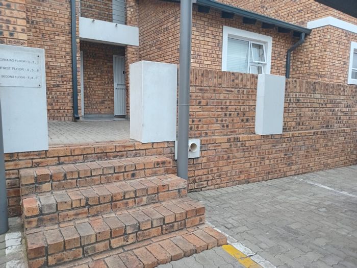 Elandsfontein Apartment For Sale: 2-bed, secure complex, private garden, covered parking.