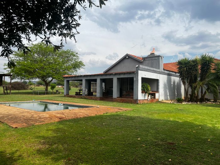 For Sale: Spacious 4-bedroom house in Zandfontein AH with pool and entertainment area.