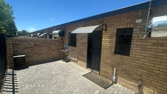House to Rent in Delmas West: Pre-paid utilities, secure parking, convenient living.