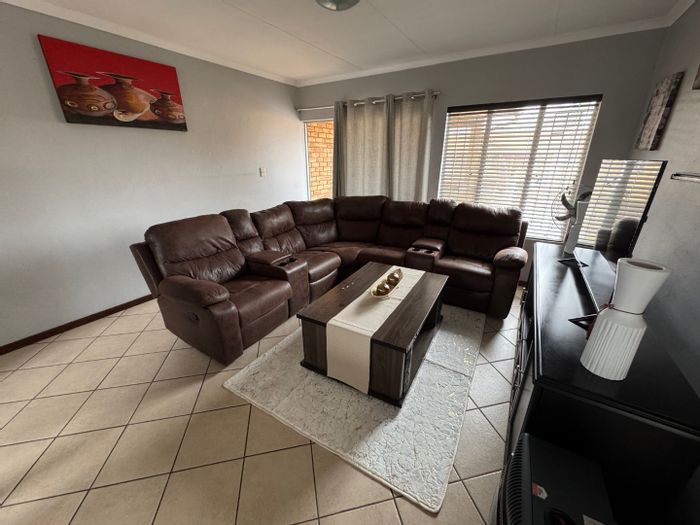Glen Marais Townhouse For Sale: 2 Bedrooms, garage, spacious living areas, ideal location.