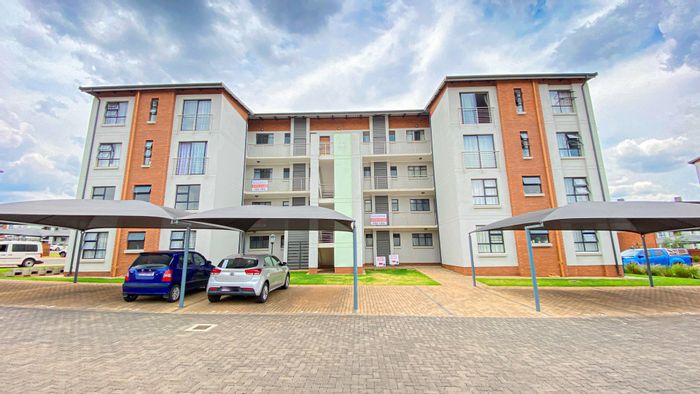 1-Bedroom Apartment To Rent in Irene with Clubhouse, Pool, and Fibre Connectivity.