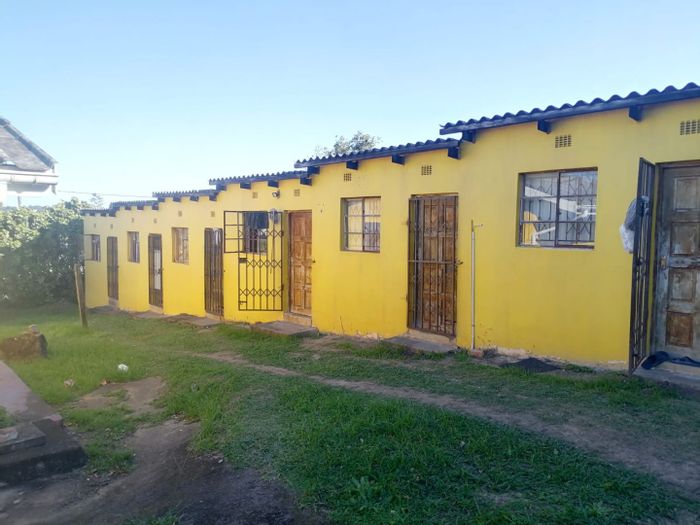 For Sale: House in Ongoye with 3 bedrooms, fitted kitchen, and rental cottages.