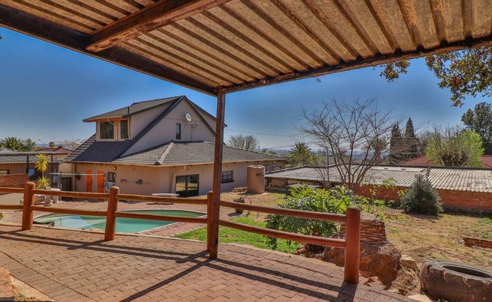 For Sale: House in Solheim with pool, cottages, and ample parking.