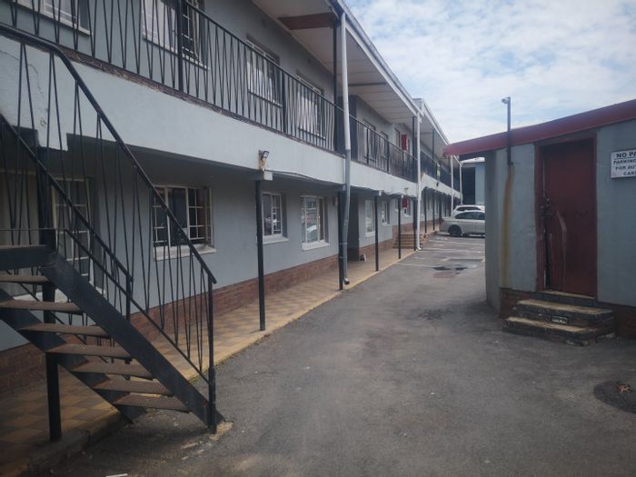 Wychwood Apartment For Sale: 2 Bedrooms, Garage, Pre-Paid Electricity, Secure Access.