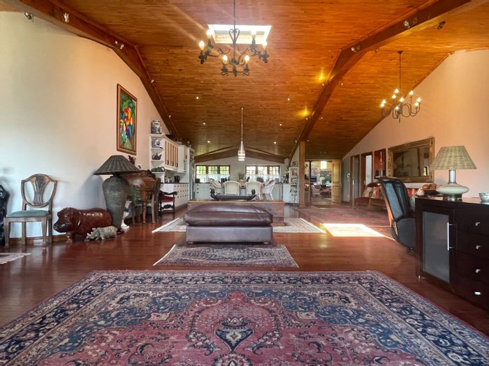 Brakkloof AH Farm For Sale: 7.5 hectares, guest cottage, ample parking, scenic views.