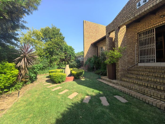 Die Heuwel Ext 4 House For Sale: Spacious home, pool, security, and flatlet included.