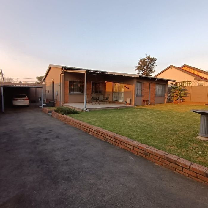 Klopperpark House For Sale: 3 Bedrooms, pool, garage, security features included.