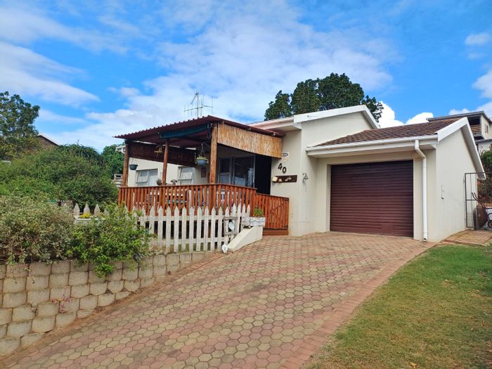 For Sale: House in Fraaiuitsig, 3 beds, 2 baths, spacious yard, rental income.
