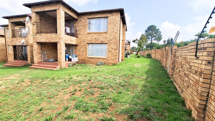 For Sale: House in Noordwyk with secure access, private patio, and kids' play area.