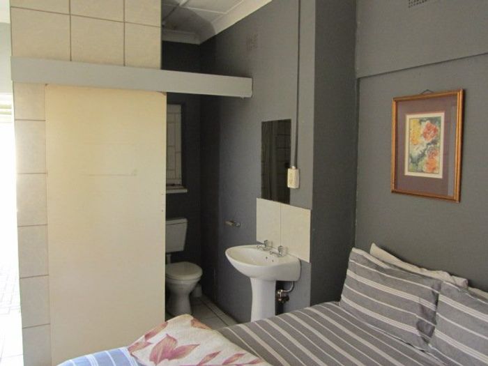 For Sale: House in Wilgehof, ideal for guesthouse or student accommodation, 26 bedrooms.