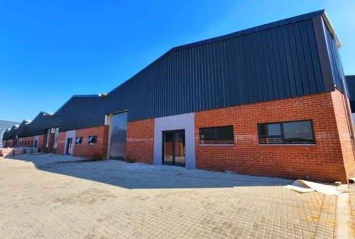 Industrial Warehouse Unit A3 To Rent in Roodepoort Central, 24-hour security, flexible options.