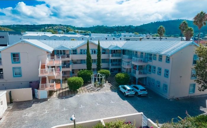 Knysna Central Apartment To Rent: 2 Beds, Private Balcony, Secure Parking.