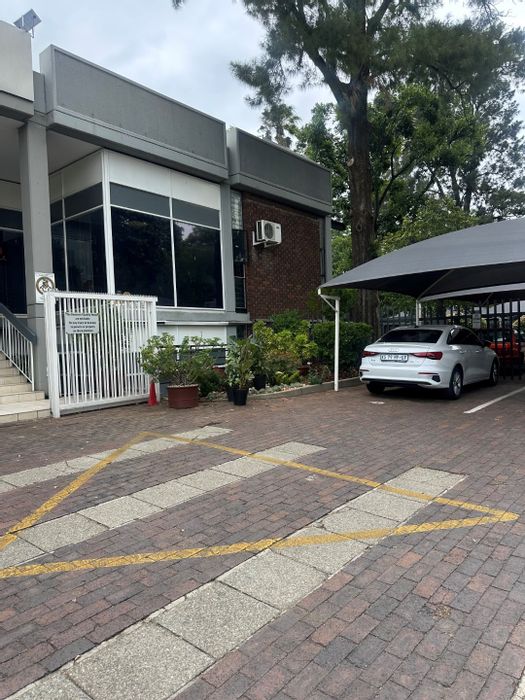 Commercial Office To Rent in St Andrews: 230sqm, 24/7 security, versatile space.