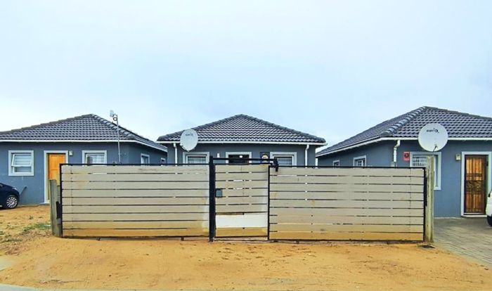 For Sale: House in Dalvale with 3 bedrooms, secure parking, and convenient access.