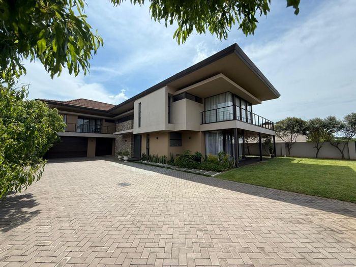 Izinga Park House To Rent: 5 beds, pool, braai area, pet-friendly garden.