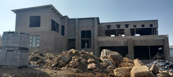 Vaal Marina Central House For Sale: 5 bedrooms, waterfront access, approved plans.